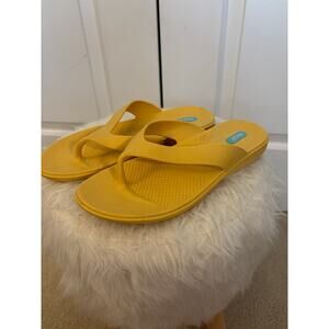 OKA B Elle Flip Flops Sandals Size US 8.5-9.5 Buttercup Yellow Comfy 3/4" heel U